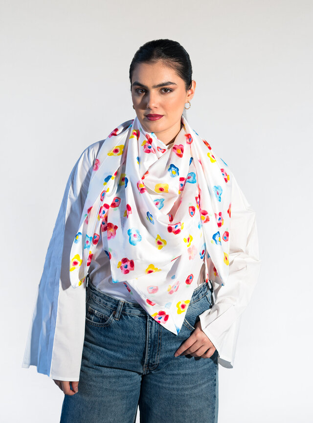 Saténová šatka veľká Lenka Sršňová biela