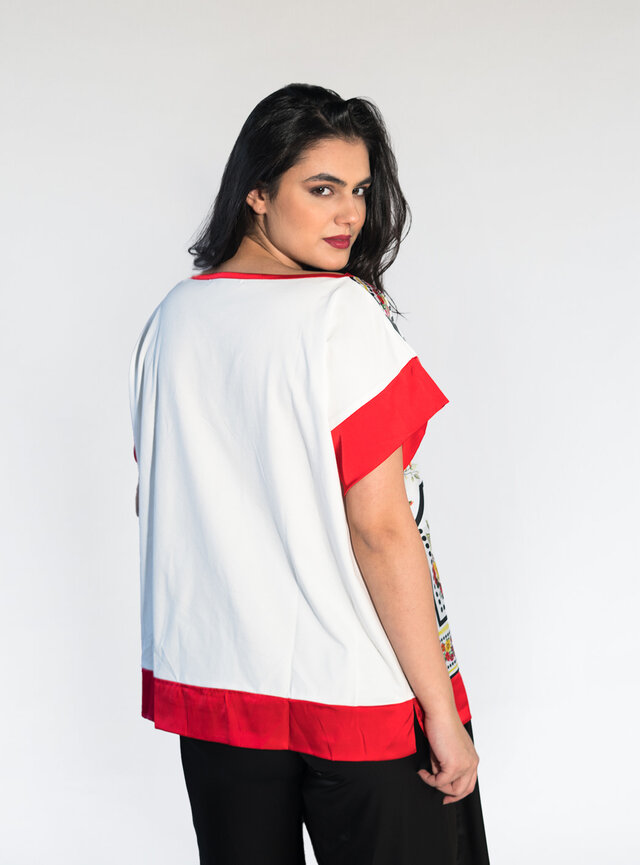 Dámske tričko biele s potlačou kvetovanej šatky 