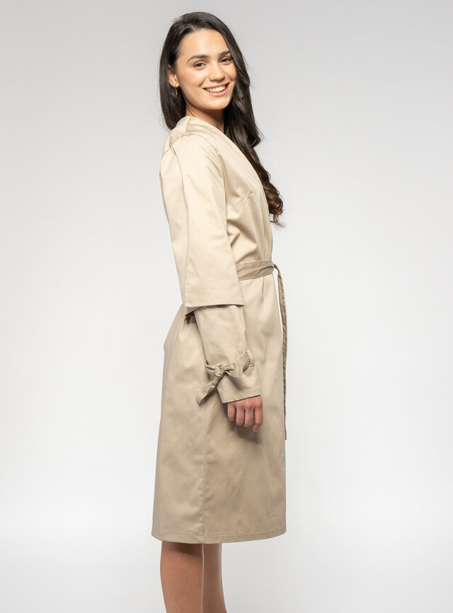 Dámsky elegantný kabát s opaskom