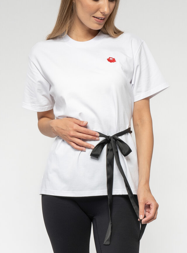 Dámske tričko biele so saténovým opaskom a nášivkou ruže