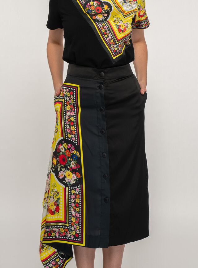 Dámska sukňa čierna so šatkovým vzorom