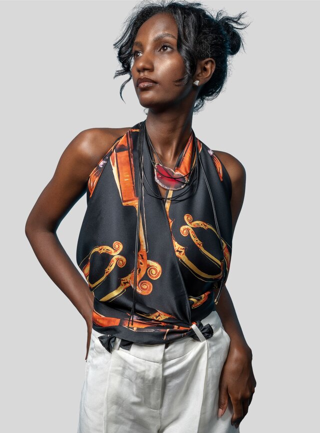 Emócia (Jileskero Šuňiben) v čiernej farbe