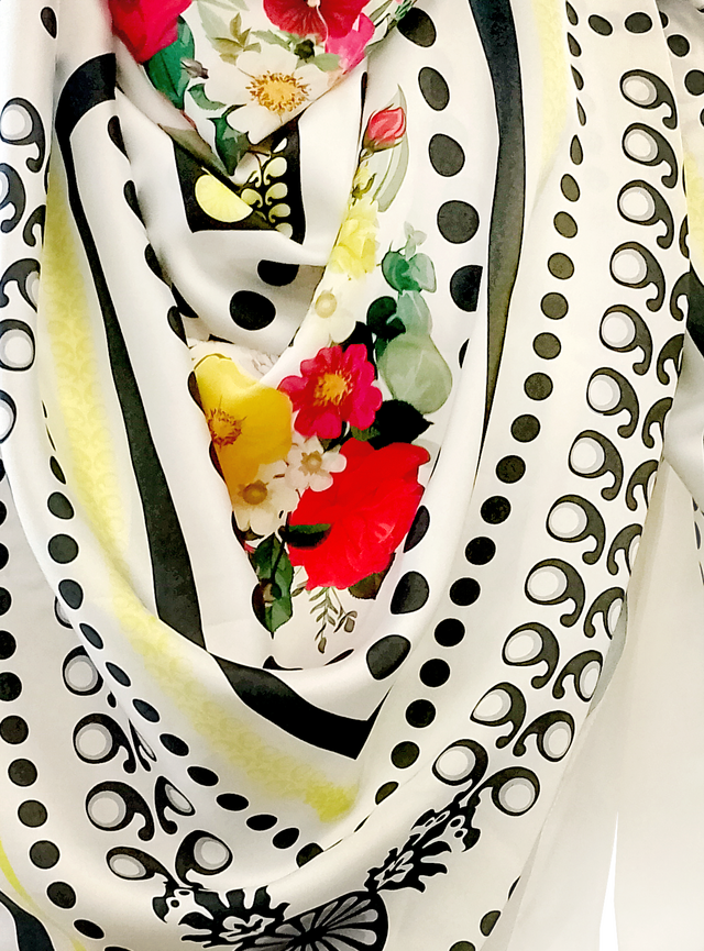 Saténová šatka veľká MONIKA VONTSZEMUOVÁ biela