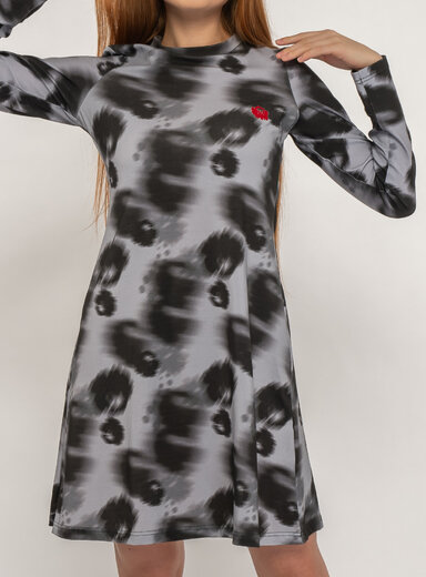 Úpletové šaty sivo-čierne s nášivkou ruže