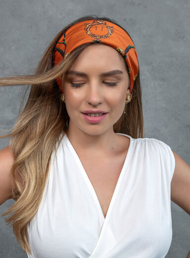 Šatka Dvor (O Avľin) v oranžovej farbe