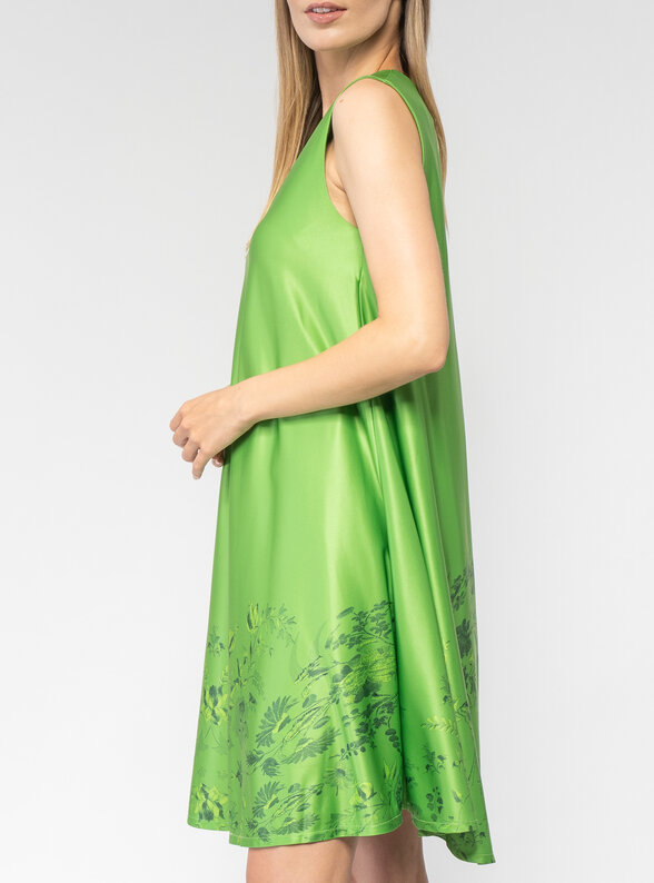 Dámske šaty s výstrihom