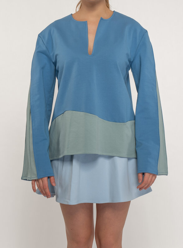 Dámsky top s dlhým rukávom v pastelovo modrej farbe