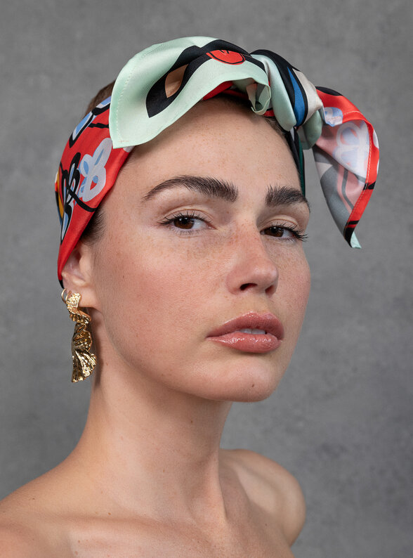 Šatka Kráľovná (Marahaňi) v červenej farbe