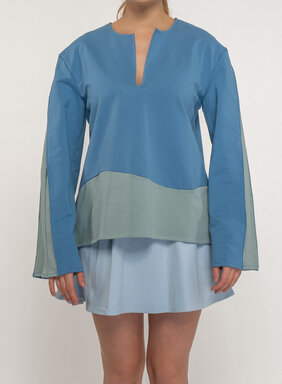 Dámsky top s dlhým rukávom v pastelovo modrej farbe